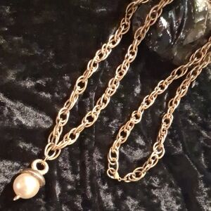 Elegant Gold Chain Necklace with Pearl Pendant